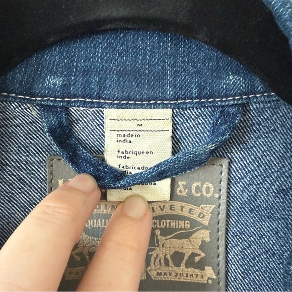 Levi’s The Original Trucker Jacket Authentic Blue Jean Denim Jacket Medium - Picture 13 of 14